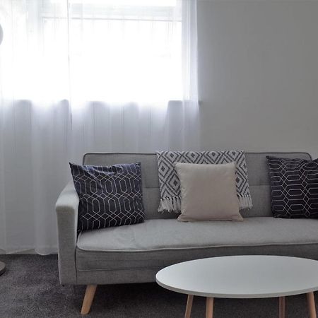 1 Bedroom Apartment With Free Parking 웨이머스만 외부 사진