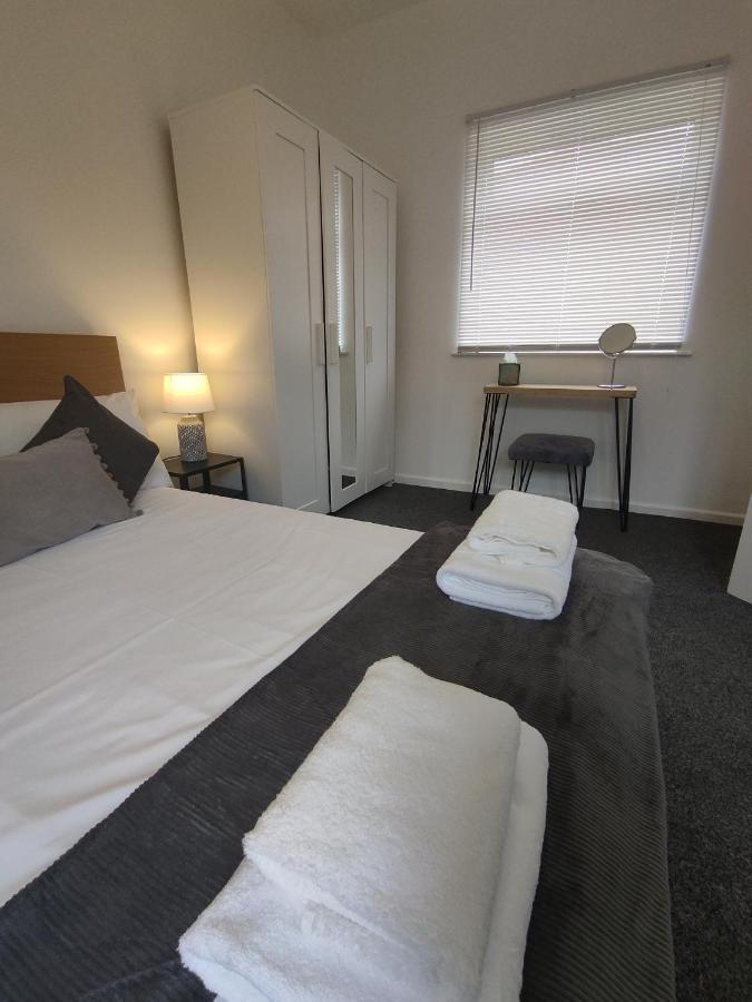 1 Bedroom Apartment With Free Parking 웨이머스만 외부 사진