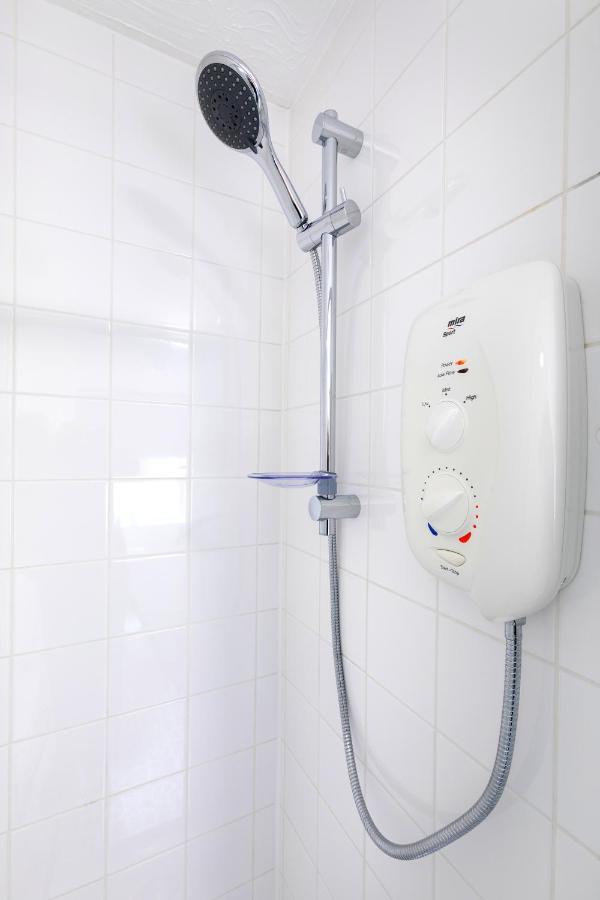 1 Bedroom Apartment With Free Parking 웨이머스만 외부 사진